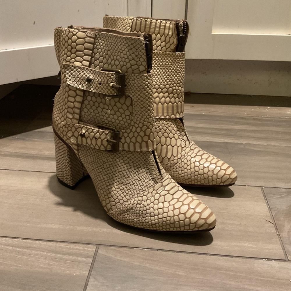 Freebird Joey White Snake Leather Ankle Booties Boots Shoes Western sz 10 - Picture 7 of 13